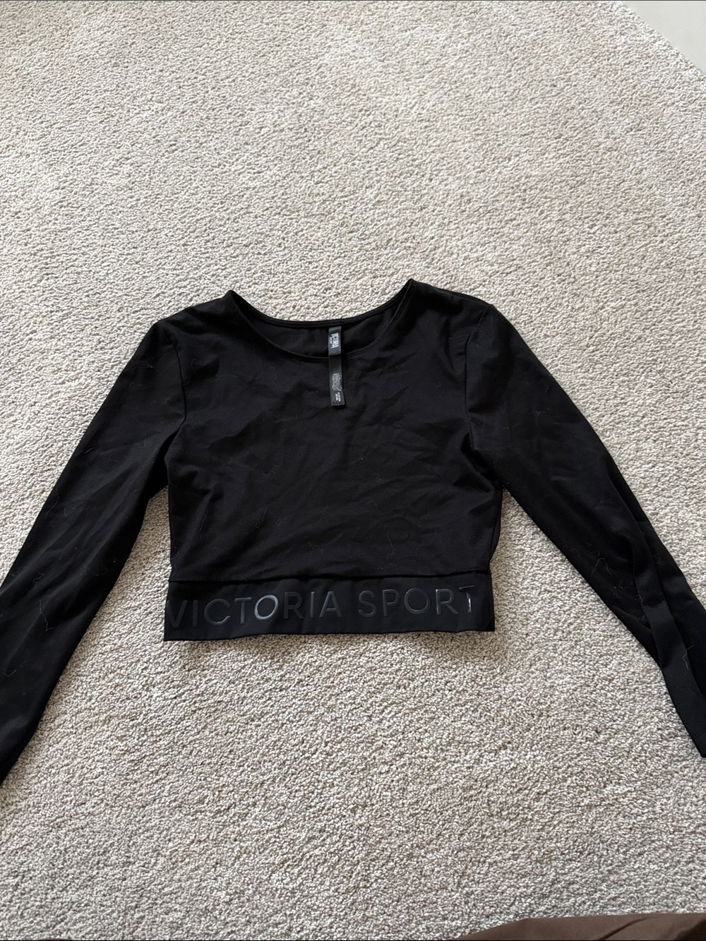 Victoria Sport Black Long-Sleeve Crop Top